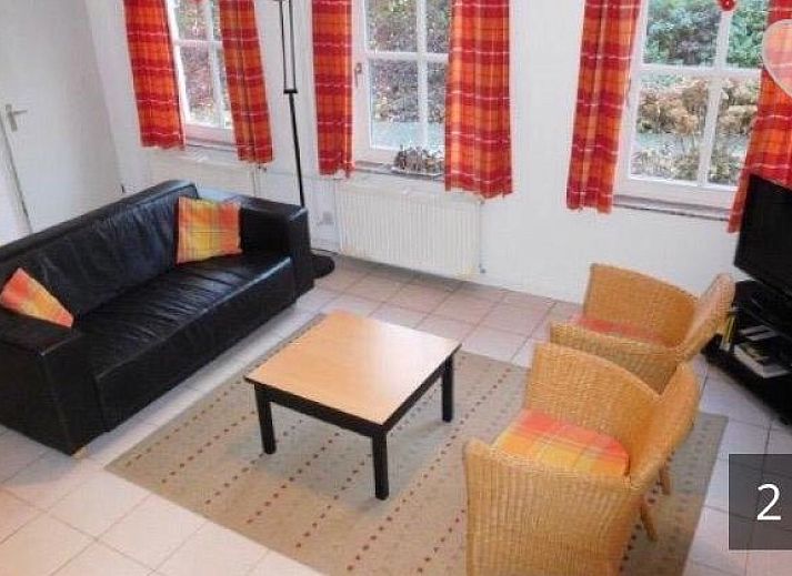 Uitgestrekte tuin van Vakantiecomplex Dumoulin in Gulpen, Zuid Limburg, perfect voor ontspanning en natuurbeleving.