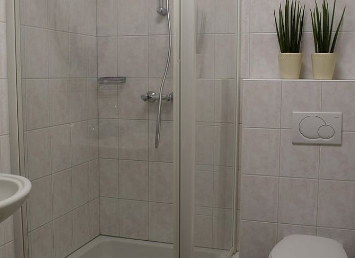 Buitenzitje Vakantiehuis in Gulpen, Zuid Limburg, omringd door natuur en rust.