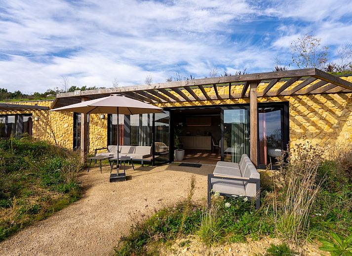 Gezellige woonkamer in Hillside Family 6 vakantiehuis in Gulpen, Zuid Limburg met comfortabele zitplaatsen.