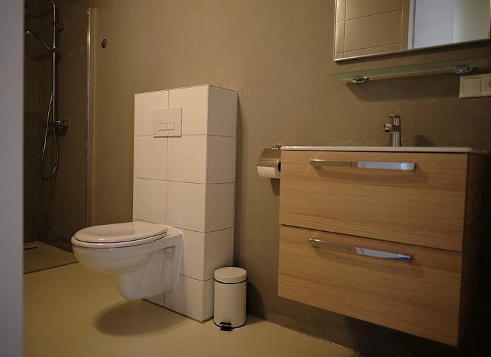 Buitenzicht van Hillside Family 6 vakantiehuis in Gulpen, Zuid Limburg met terras en pergola.