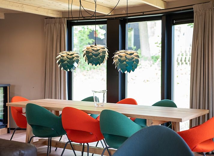 The Pie 8 vakantiehuis in Gulpen, Zuid Limburg, omgeven door groene natuur en rustieke houten elementen voor een unieke verblijfservaring.