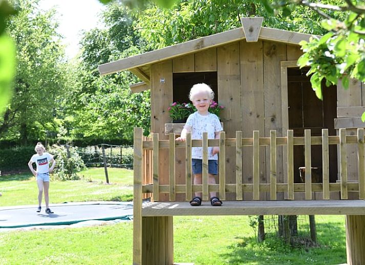 Gemuetliches Wohnzimmer im Ferienhaus in Klimmen, Suedlimburg mit komfortablen Moebeln und einer gemuetlichen Atmosphaere.