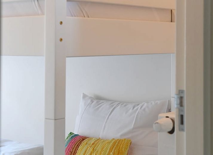 Spielhaus und Trampolin im Garten des Ferienhauses in Klimmen, Suedlimburg, ideal fuer Kinder.