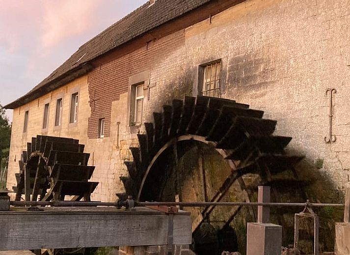 Moderne badkamer met wastafel in Vakantiehuis in Wijlre, Zuid Limburg.