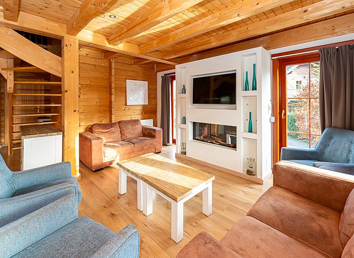 Genieen Sie die gerumige Terrasse des freistehenden Hauses in Brunssum, Sdlimburg, mit herrlichem Blick auf das Wasser und die Natur.