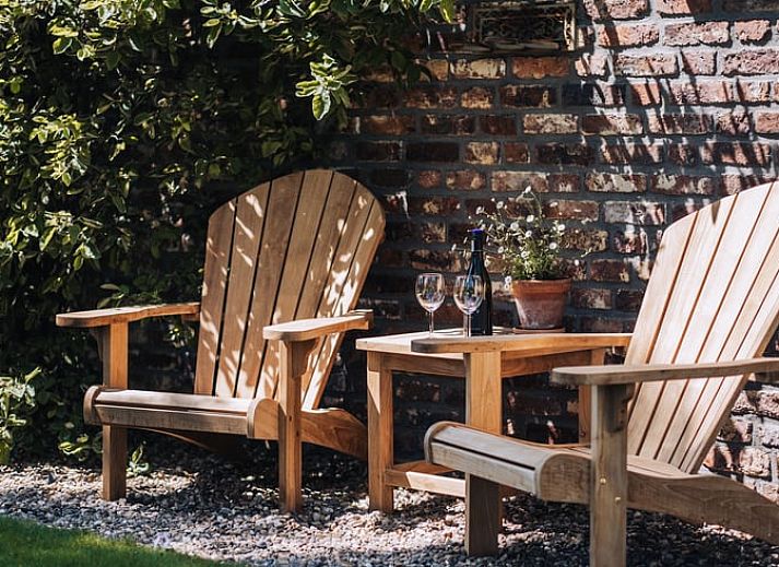 Bloeiende tuin bij Huisje in Slenaken vakantiehuis in Zuid Limburg.