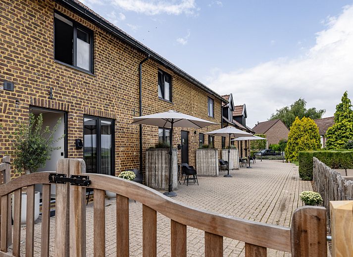 Ferienhaus L329 in Epen, Suedlimburg, mit rustikaler Backsteinfassade und gruener Umgebung fuer einen entspannten Aufenthalt.