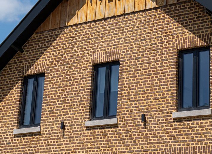 Ferienhaus L329 in Epen, Suedlimburg, mit rustikaler Backsteinfassade und gruener Umgebung fuer einen entspannten Aufenthalt.