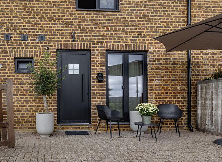 Modernes Badezimmer im Ferienhaus L328 in Epen, Suedlimburg, mit luxurioeser begehbarer Dusche und stimmungsvoller Beleuchtung.