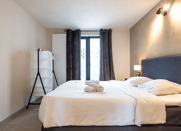 Luxurioeses Badezimmer im Ferienhaus L328 in Epen, Suedlimburg, mit moderner Badewanne und ruhiger Atmosphaere fuer hoechsten Komfort.