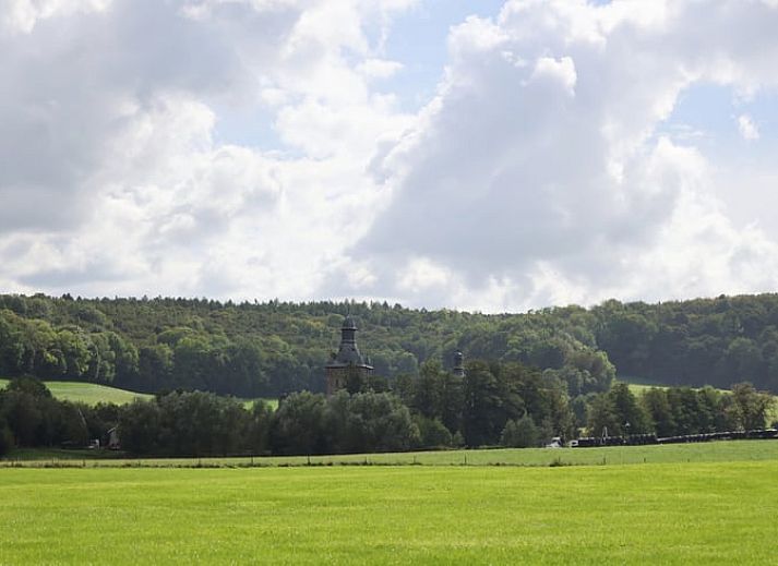 Holiday home in Epen, South Limburg, offers rustic charm with beautiful views of the green surroundings from this attractive vacation home.