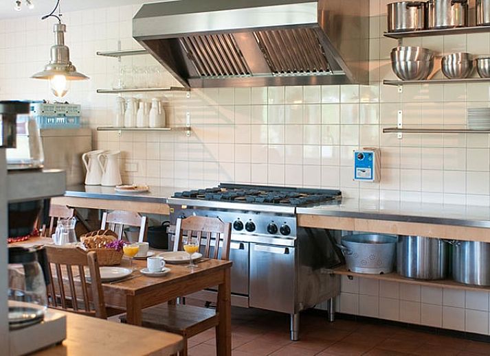 Holiday home in Epen, South Limburg, offers rustic charm with beautiful views of the green surroundings from this attractive vacation home.