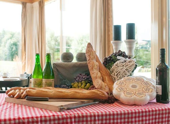 Holiday home in Epen, South Limburg, offers rustic accommodation with solar panels and sweeping views over green fields.