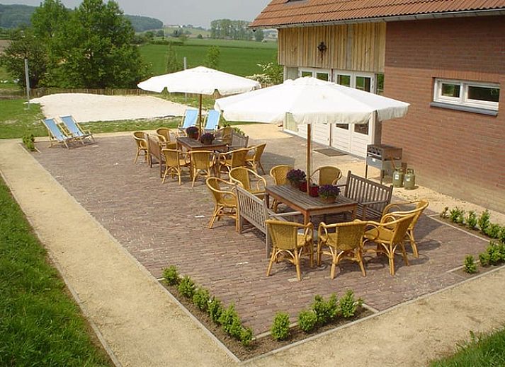 Enjoy a rustic dining experience at Holiday Home in Epen, South Limburg. Relax in the cozy interior with a view of nature.