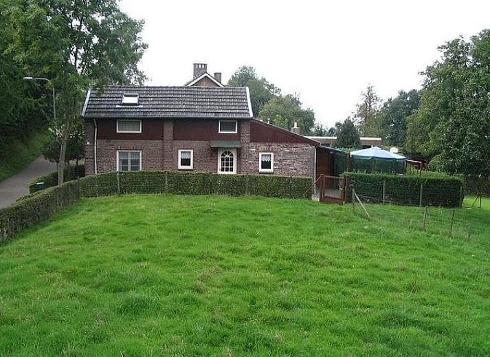Geniessen Sie die Terrasse des Ferienhauses in Vijlen, das im gruenen Suedlimburg liegt.