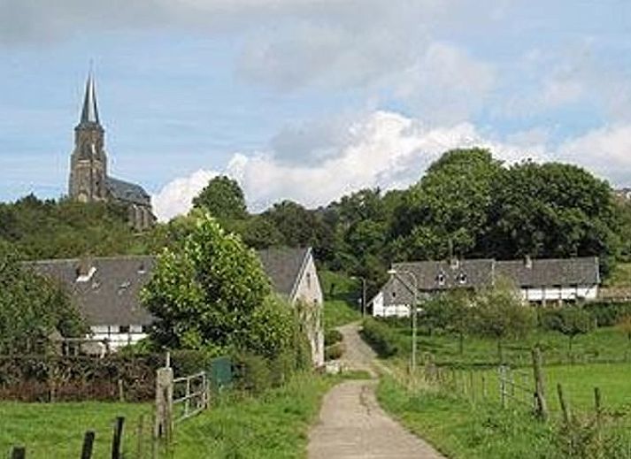 Schafe grasen rund um das Ferienhaus in Vijlen, einem idyllischen Ort in Suedlimburg.