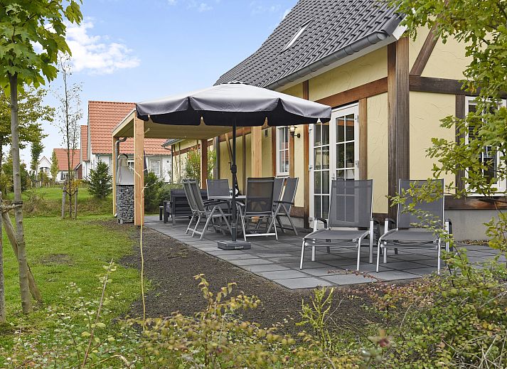 Knusse zithoek met wijn in De Waufsberg 6-persoons villa, Noorbeek, Zuid Limburg.