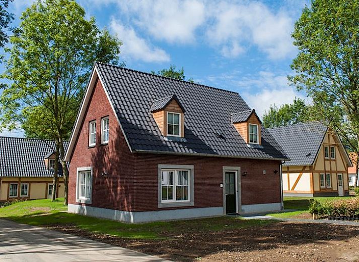 Guest house 392010 • Bungalow Zuid Limburg • De Waufsberg | 8-persoons villa - Wesh Hoes | 8L