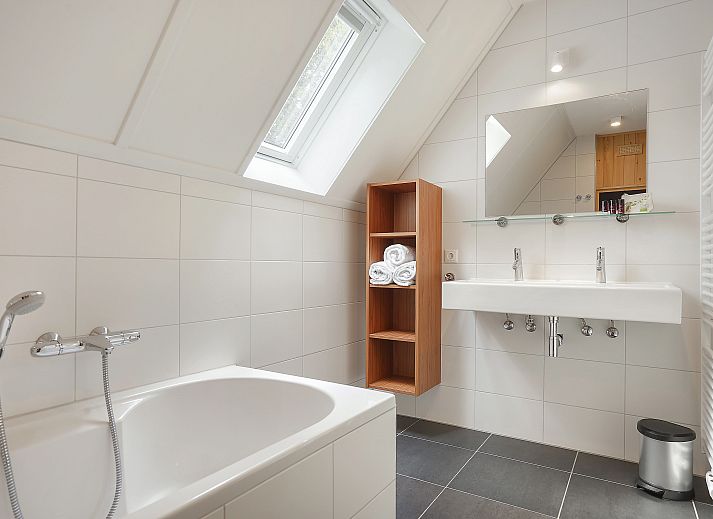 De Waufsberg 8-Personen-Villa Mets Hoes in Noorbeek, Suedlimburg mit grossem Garten und moderner Architektur.