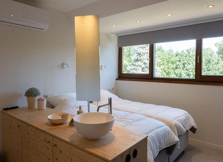 Ruim terras bij Silt II in Schinnen, Zuid Limburg, met uitzicht op de natuur, ideaal voor buiten dineren.