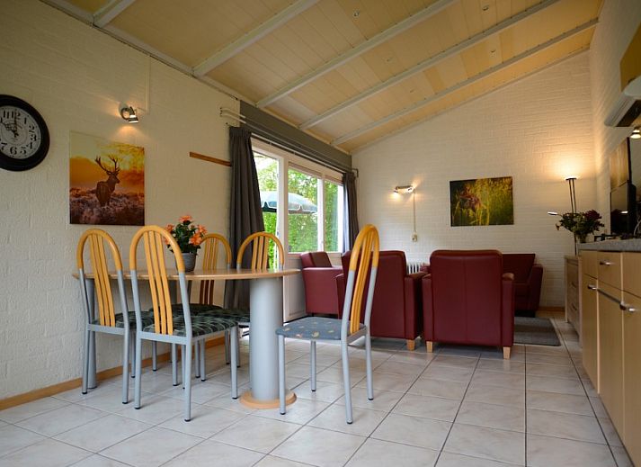 Moderne keuken in Nelderhut vakantiehuis, Simpelveld, Zuid Limburg, met toegang tot buiten.