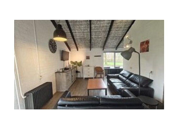 Moderne Kueche im Bungalow Korenwolf, Simpelveld, Suedlimburg mit praktischer Einrichtung und Waschgelegenheit.