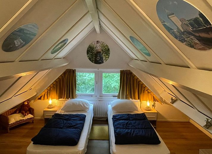 Buitenzijde van Butterflies vakantiehuis in Simpelveld, Zuid Limburg met terras en groene omgeving voor ontspanning.