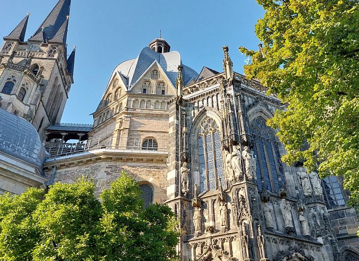Volledig uitgeruste keuken in Butterflies vakantiehuis, Simpelveld, Zuid Limburg met moderne apparatuur en groene tegels.