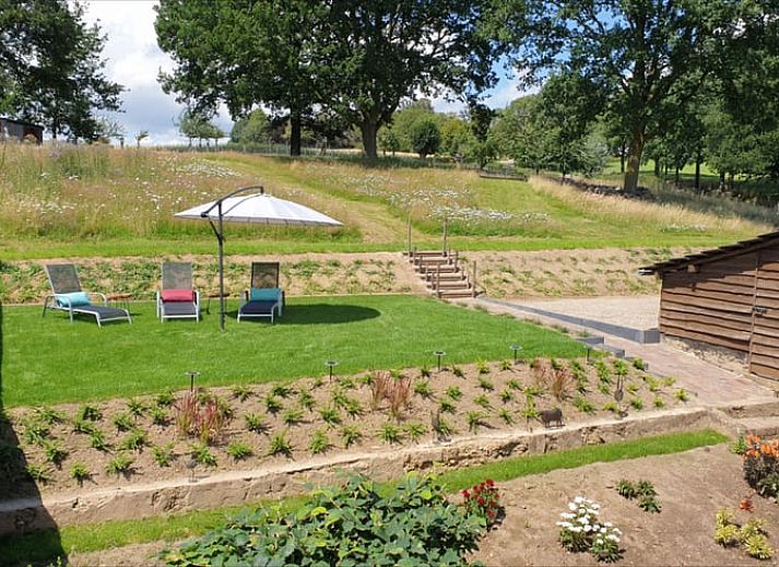 Geniet van het uitzicht vanaf de veranda van Huisje in Valkenburg aan de Geul, vakantiehuis in Zuid Limburg.