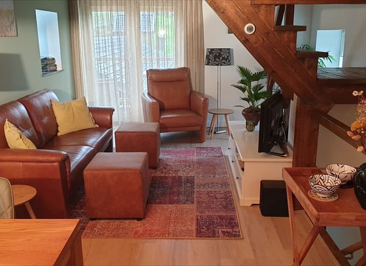 Geniet van het uitzicht vanaf de veranda van Huisje in Valkenburg aan de Geul, vakantiehuis in Zuid Limburg.