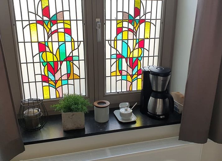 Gemuetlicher Eingang zum Ferienhaus in Valkenburg aan de Geul mit Blick auf den Innenbereich.