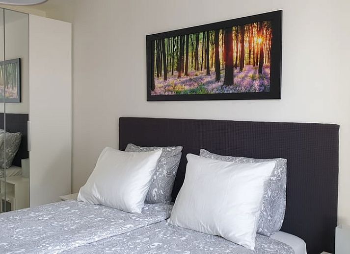 Charmante Terrasse am Ferienhaus in Valkenburg aan de Geul, ideal fuer Mahlzeiten im Freien.