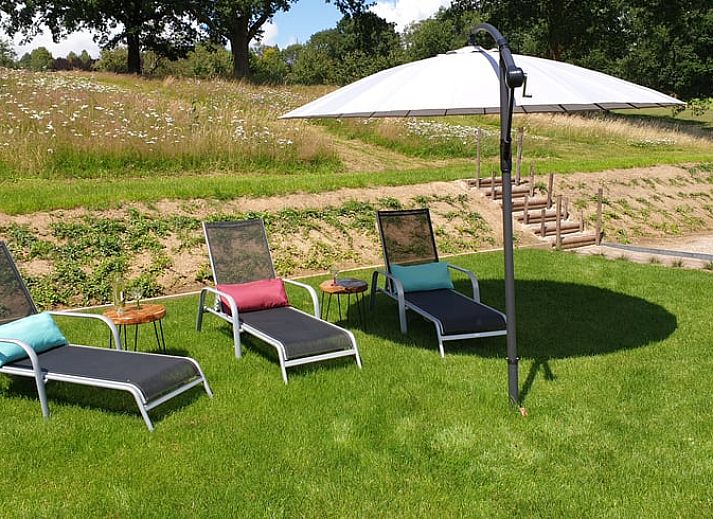 Ueberblick ueber den stimmungsvollen Innenhof des Ferienhauses in Valkenburg aan de Geul.