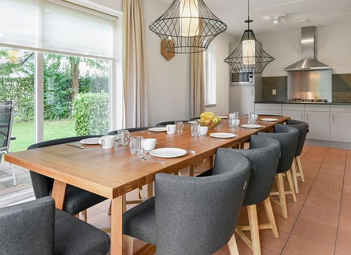 Guest house 394511 - Bungalow Zuid Limburg - Kasteeldomein De Cauberg | 10-persoons villa | 10C