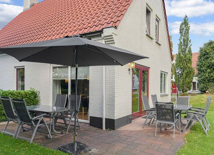 Guest house 394511 - Bungalow Zuid Limburg - Kasteeldomein De Cauberg | 10-persoons villa | 10C