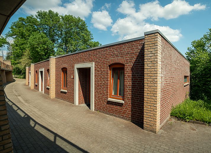 Aussenansicht von Kasteeldomein De Cauberg, Ferienhaus in Valkenburg a.d. Geul, Suedlimburg, umgeben von Natur.
