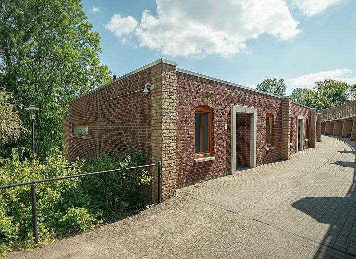 Aussenansicht von Kasteeldomein De Cauberg, Ferienhaus in Valkenburg a.d. Geul, Suedlimburg, umgeben von Natur.