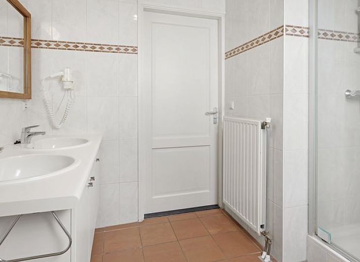 Guest house 394528 - Bungalow Zuid Limburg - Kasteeldomein De Cauberg | 8-persoons villa | 8L