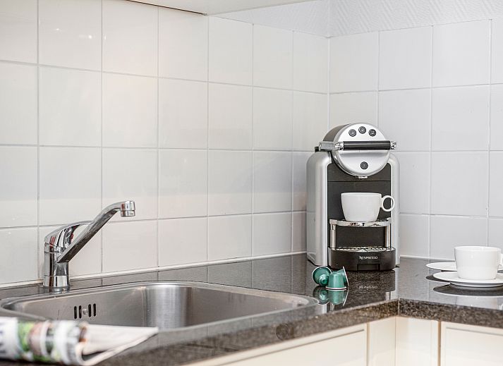 Moderne badkamer met sauna in Kasteeldomein De Cauberg, luxe verblijf in Valkenburg a.d. Geul.