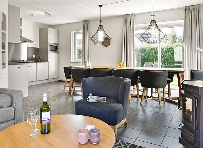 Guest house 394531 - Bungalow Zuid Limburg - Kasteeldomein De Cauberg | 10-persoons villa | 10L