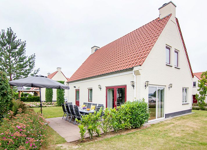 Modern kitchen in Kasteeldomein De Cauberg 10-person villa Culinair in Valkenburg a.d. Geul, South Limburg.