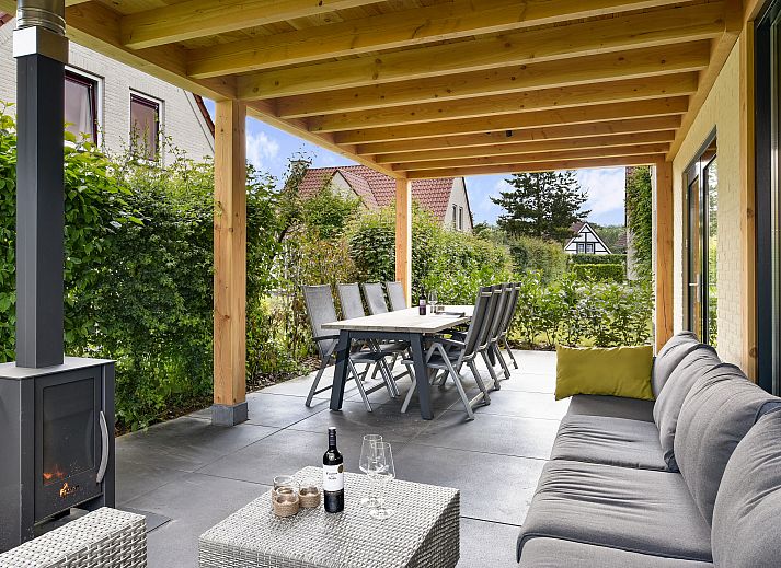 Comfortable bedroom in Kasteeldomein De Cauberg 10-person villa Culinair, South Limburg.