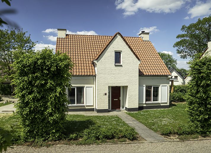 Stylish sitting area with TV in Kasteeldomein De Cauberg 10-person Villa Culinair, Valkenburg a.d. Geul.