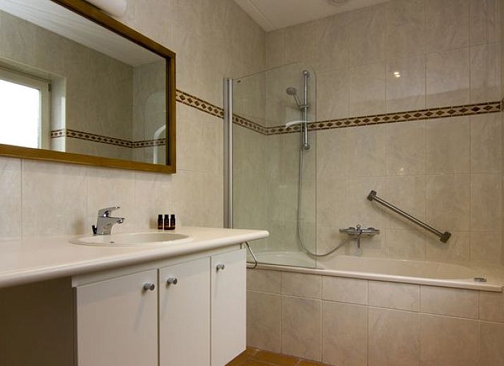 Guest house 394533 - Bungalow Zuid Limburg - Kasteeldomein De Cauberg | 10-persoons villa | 10EL