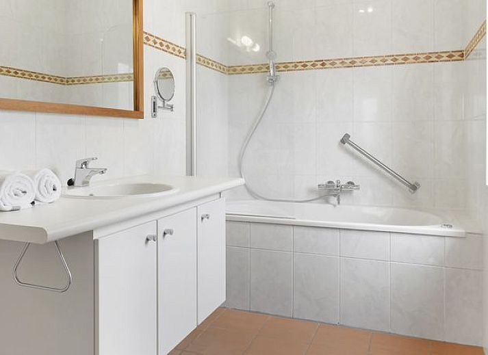Guest house 394533 - Bungalow Zuid Limburg - Kasteeldomein De Cauberg | 10-persoons villa | 10EL