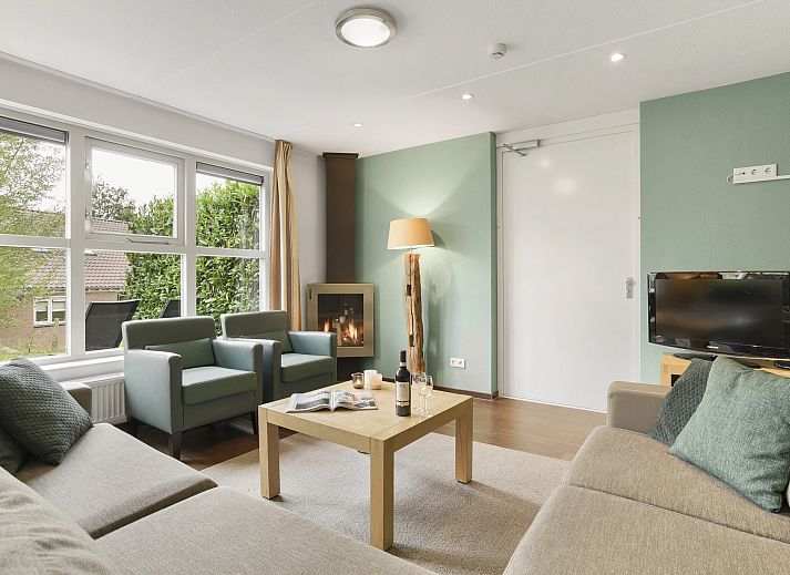 Cozy living room in Hoog Vaals bungalow 8L2, South Limburg, with fireplace and ample seating.