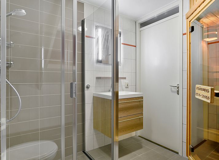 Stilvolles Wohnzimmer mit Kueche in Hoog Vaals 8-Bett-Bungalow, Vaals.