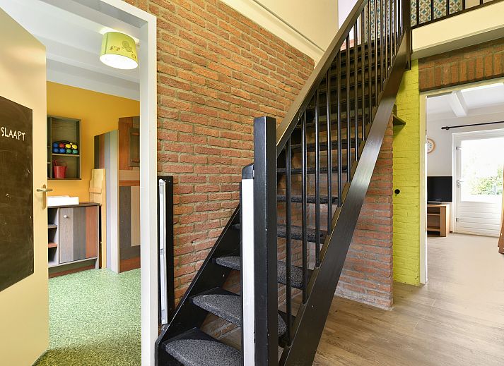 Hoog Vaals children's bungalow living room with cozy fireplace in Vaals South Limburg for a cozy evening.