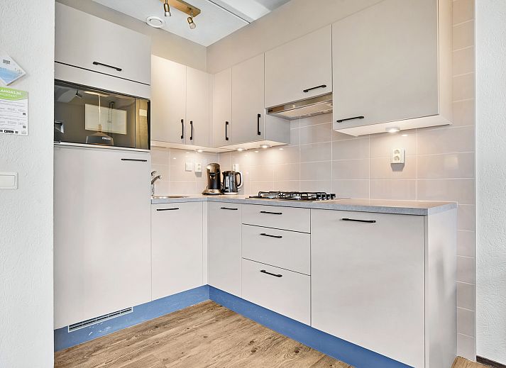 Gemuetliches Wohnzimmer mit Holzofen im Hoog Vaals 2-Personen-Bungalow 2C1, Vaals, Suedlimburg.