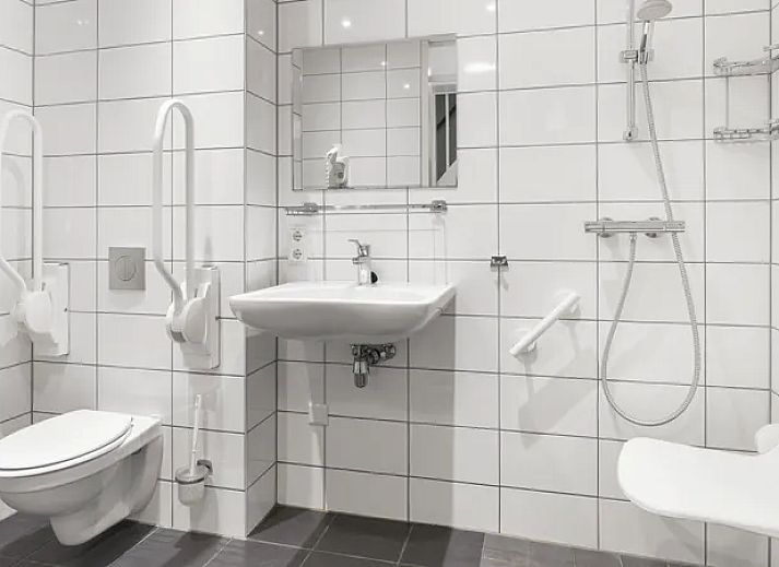 Guest house 394945 • Bungalow Zuid Limburg • Hoog Vaals | 12-persoons bungalow - Extra toegankelijk | 12L